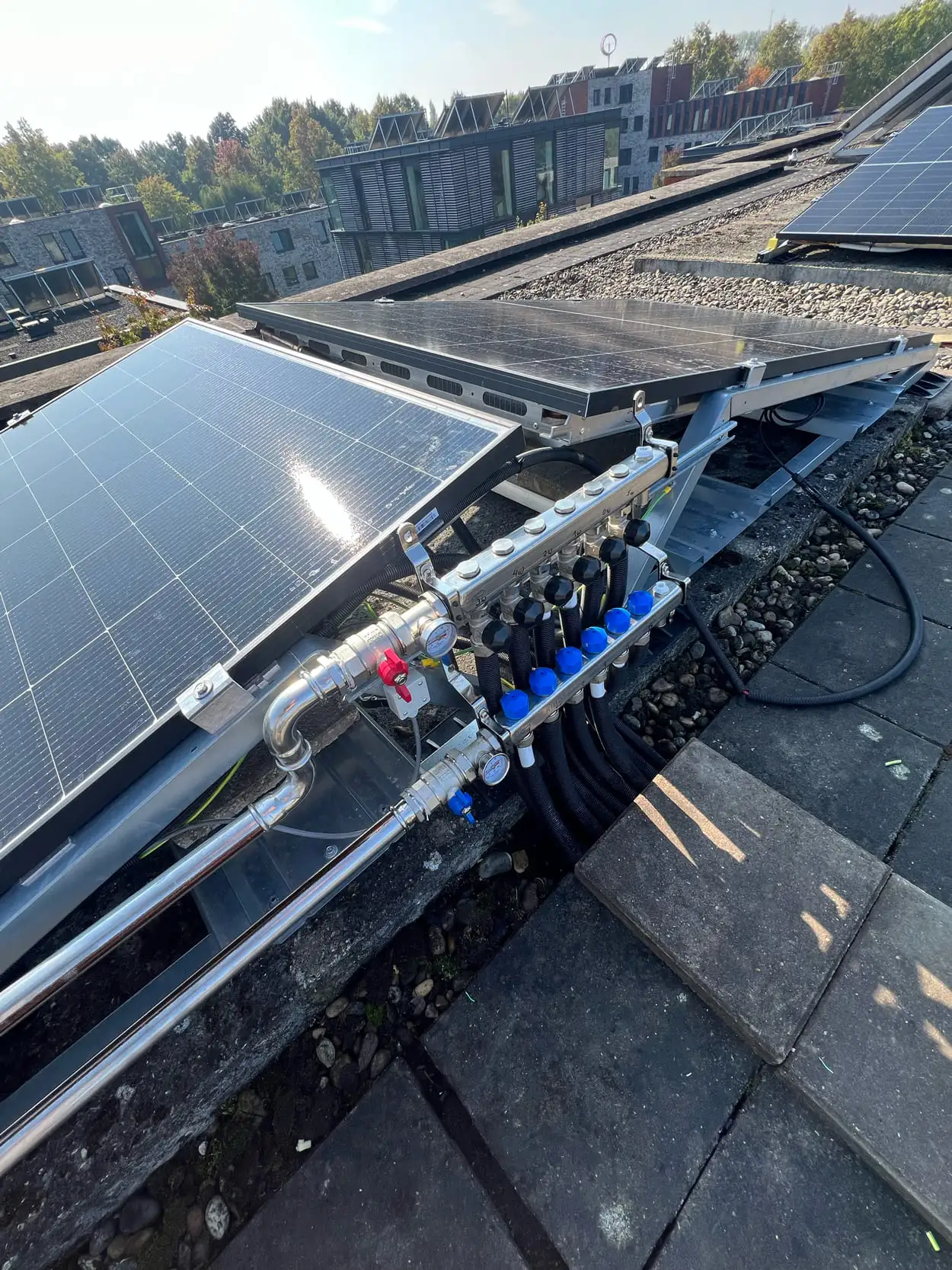 Escom verzorgt het ontwerp en de installatie van de PV-TE panelen