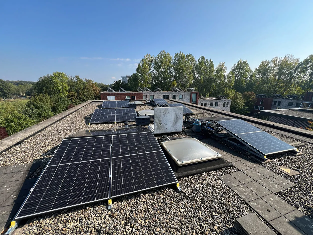 18 PV-TE panelen. 3 volledig gasloze studentenwoningen. Wageningen.