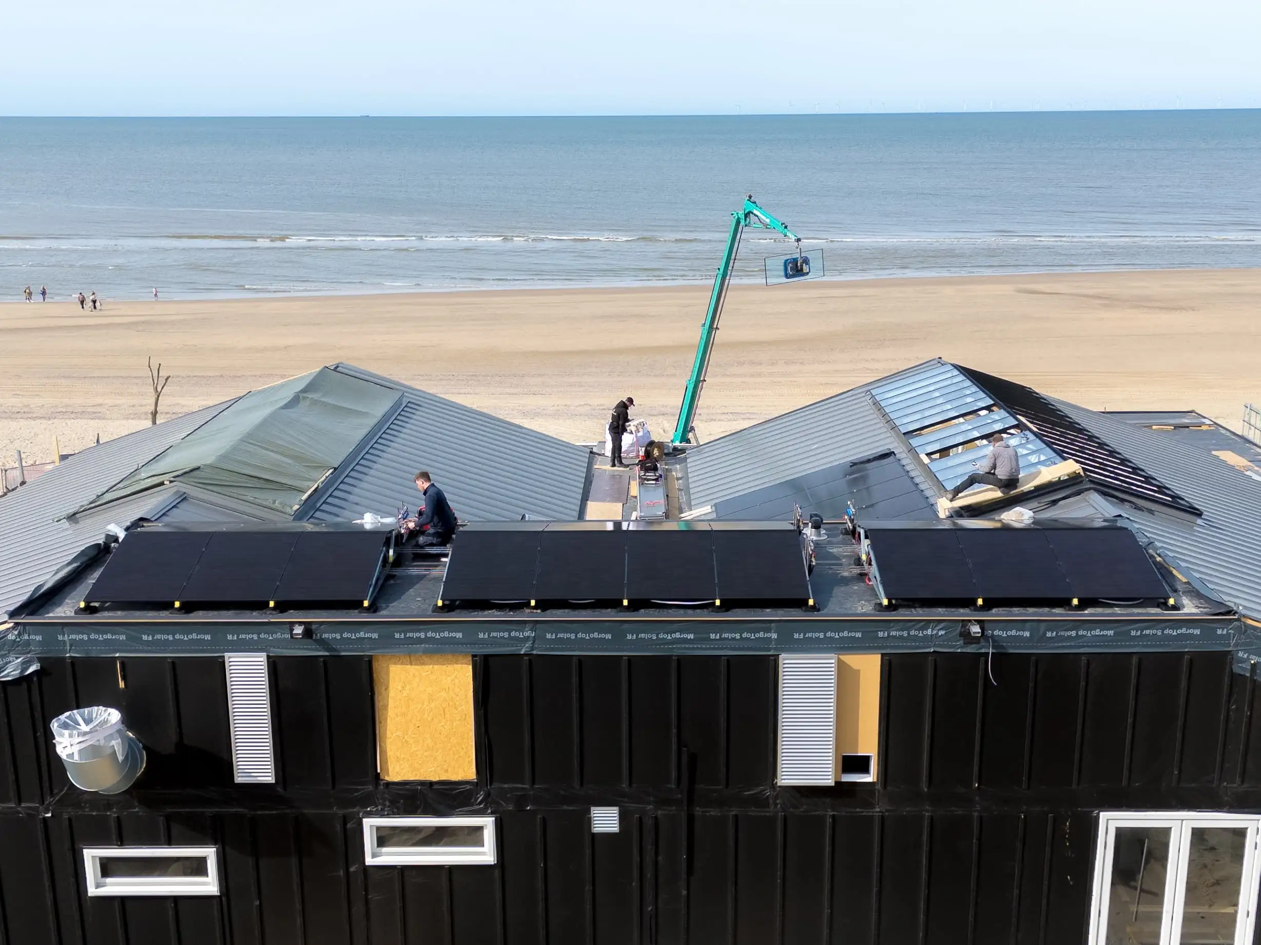 PVT panelen installatie bij Standpaviljoen Deining