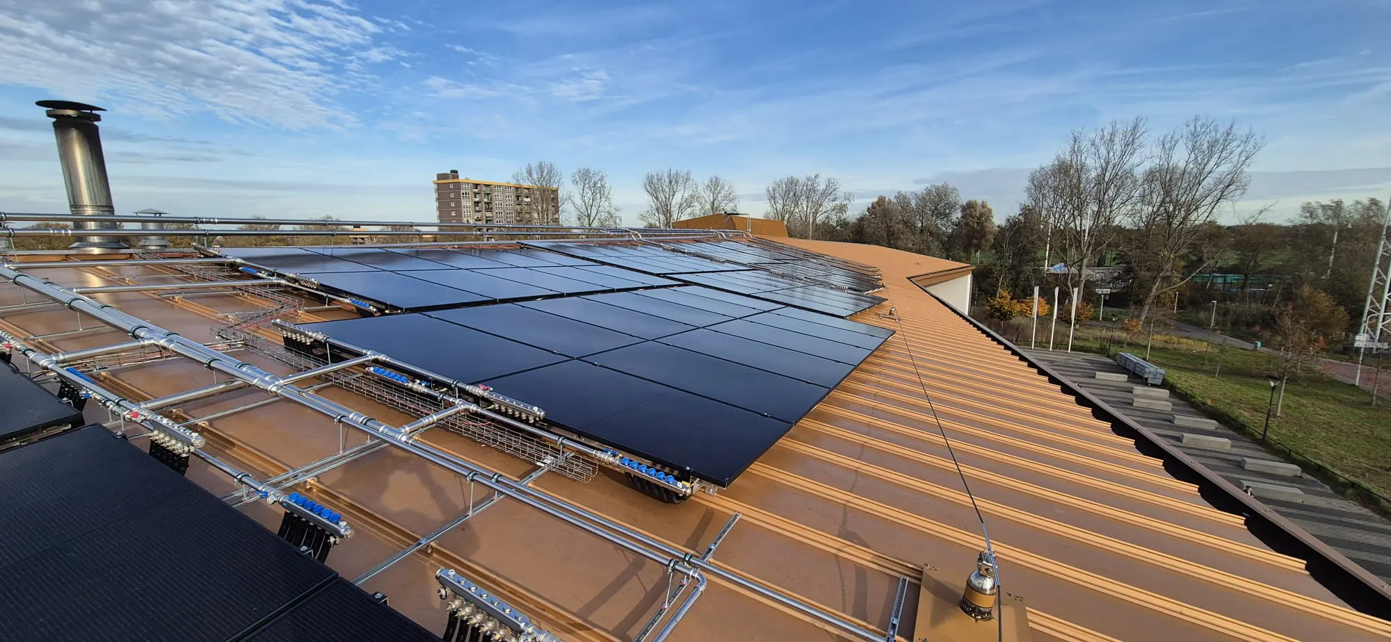 Zwembadwater verwarmd met PVT-panelen in plaats van gas